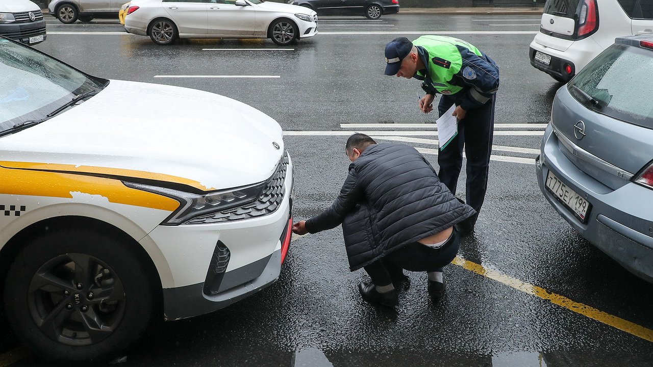 The court banned the sale of inverted frames for license plates in Russia