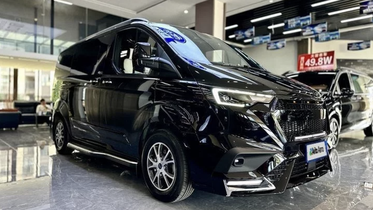 The Ford Tourneo Custom minivan returned to Russia