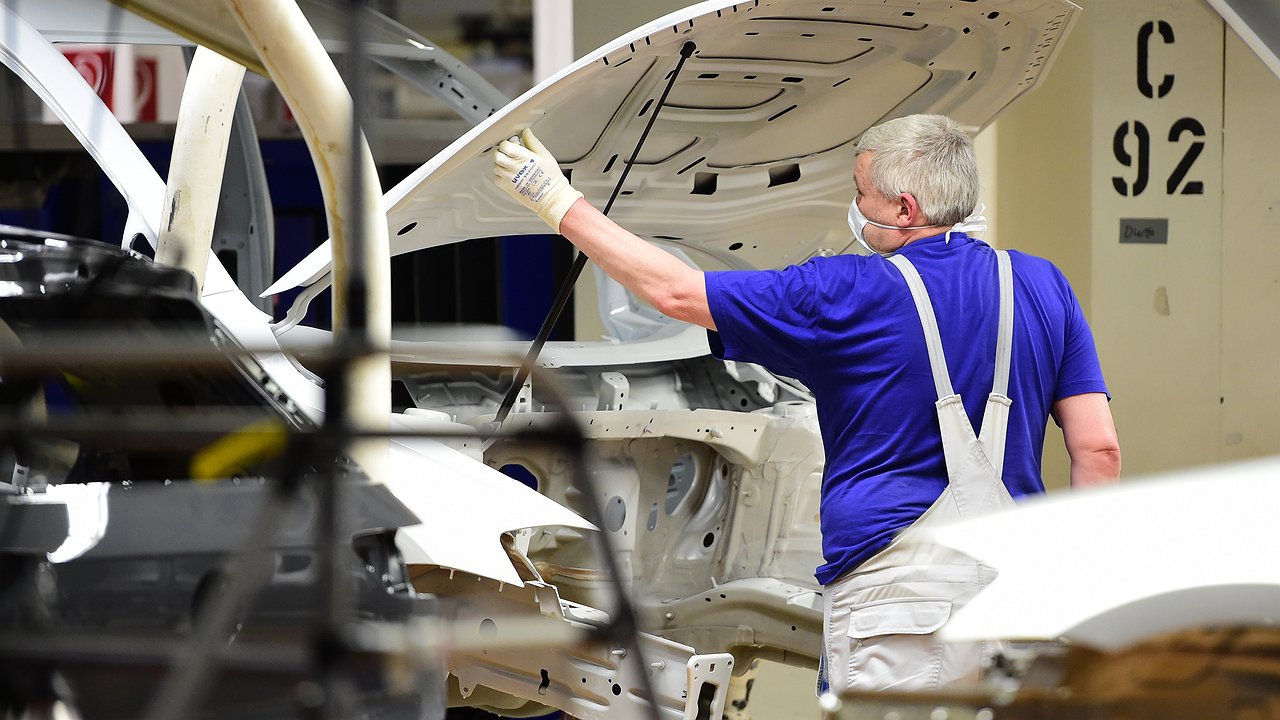 How the war in the Middle East is destroying the American and European auto industries