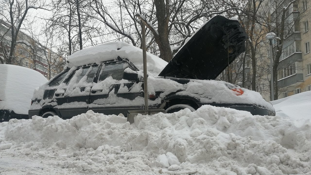 Engine oil fountain under the hood: how not to say goodbye to the engine in winter