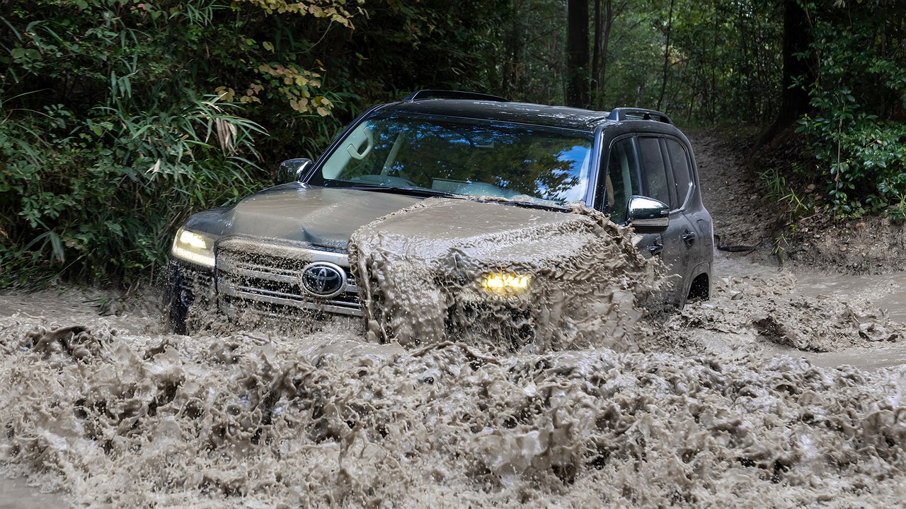 Toyota suspended deliveries of 10 models due to falsification of engine data