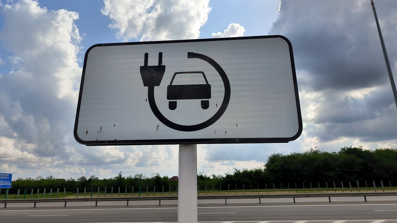 The rapid growth of electric vehicle sales in Russia will decrease by half by 2024