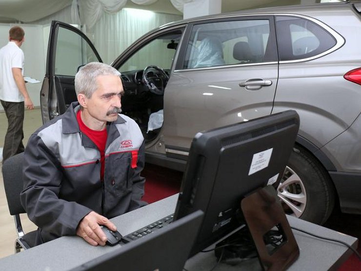 Кто чинит автомобили