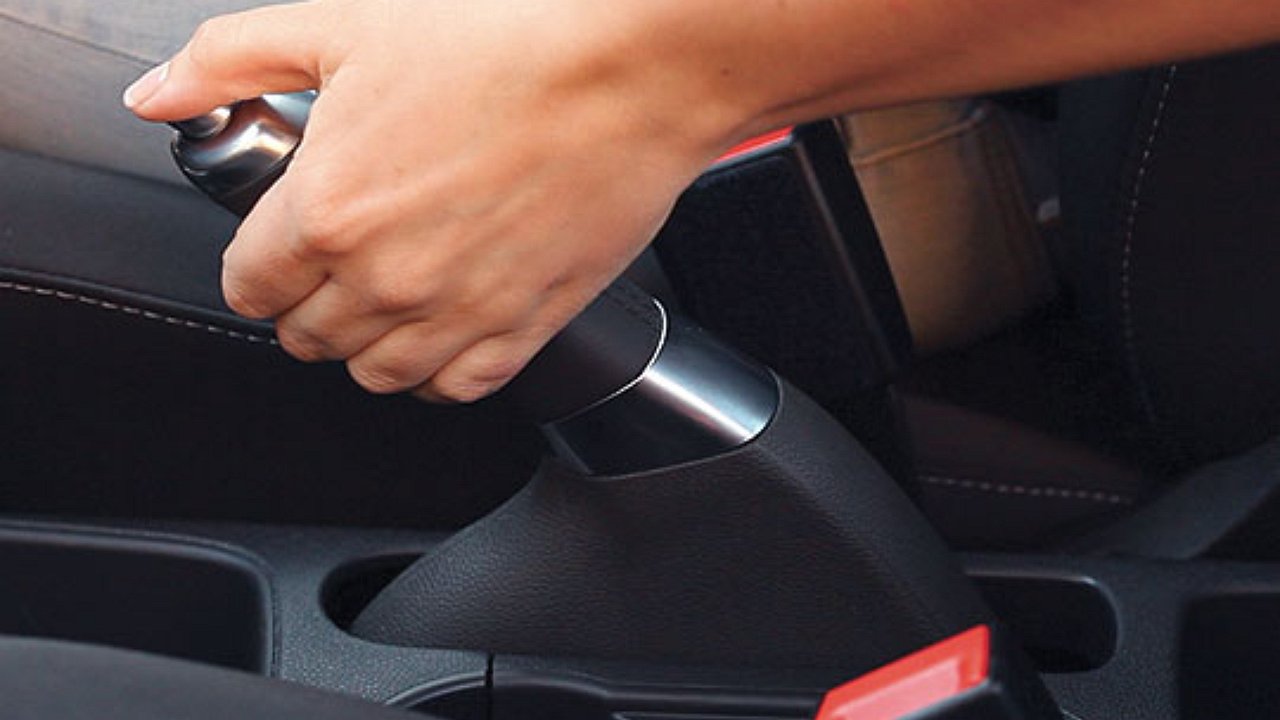 замерзли задние колеса. можно ли оставлять ручник зимой. тормозные колодки замерзли. ручник киа соренто 2 как случайно не нажать. можно ли оставлять ручник зимой.