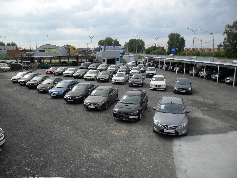 Подержанные автомобили в г. Автомобили с пробегом стоянка. Стоянка бу авто. Коллектив автостоянки. Автостоянка возле АВТОВАЗА.