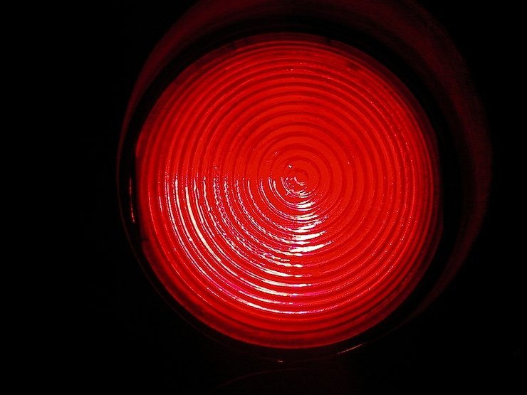 https://www.avtovzglyad.ru/media/article/svetofor.jpg.740x555_q85_box-0%2C0%2C800%2C600_crop_detail_upscale.jpg