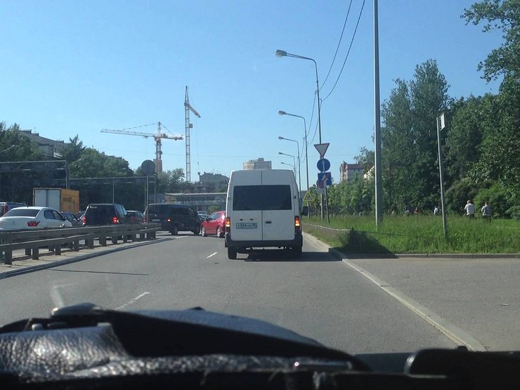 На каких дорогах разрешается движение задним ходом