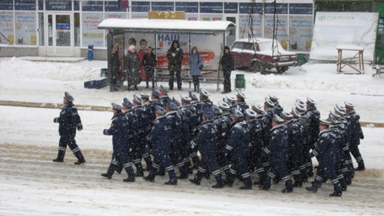 шел снег и рота красноармейцев. шел снег и рота красноармейцев. не воюйте с русскими зимой. апрелю больше не наливать. шел снег и рота красноармейцев.