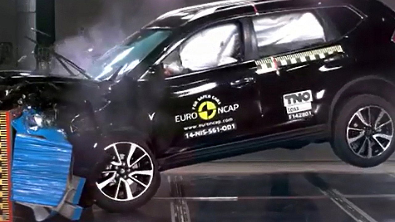 Краш тест Nissan Tsuru