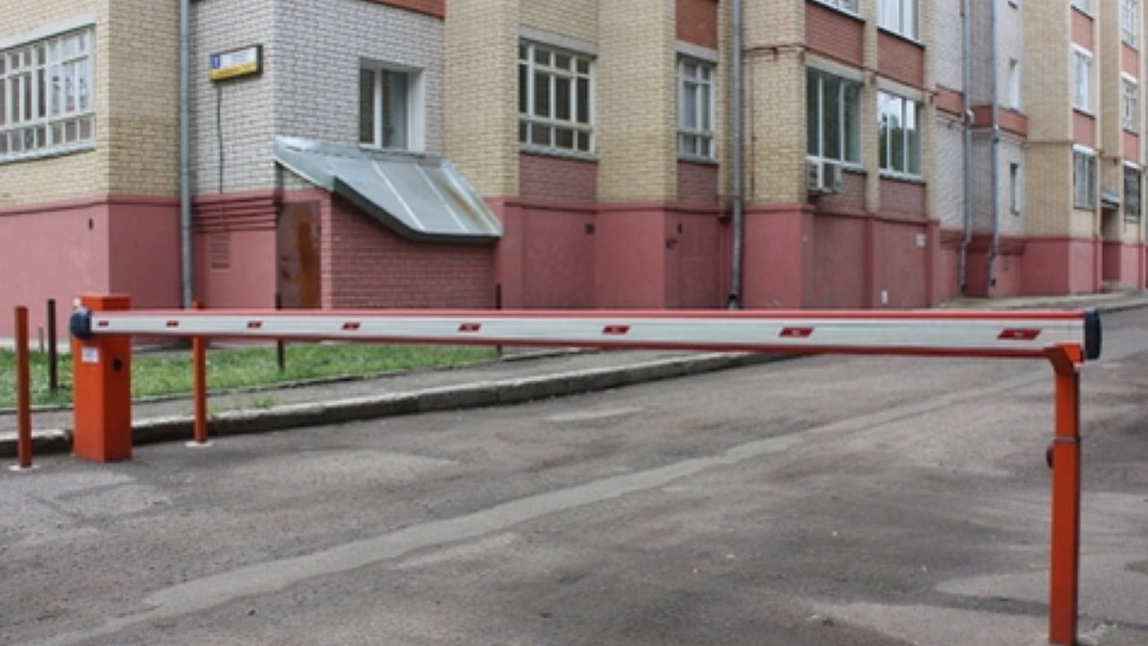 Дворовые шлагбаумы. Шлагбаум во дворе. Шлагбаум. Проект шлагбаума во дворе. Шлагбаум.