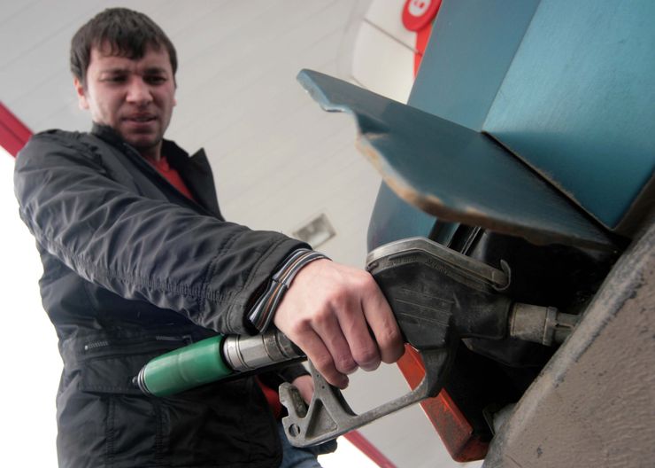 Почему нельзя заливать полный бак бензина