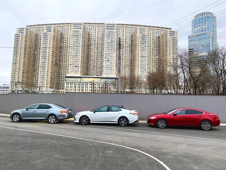 Что лучше мазда 6 или тойота камри 2020 года
