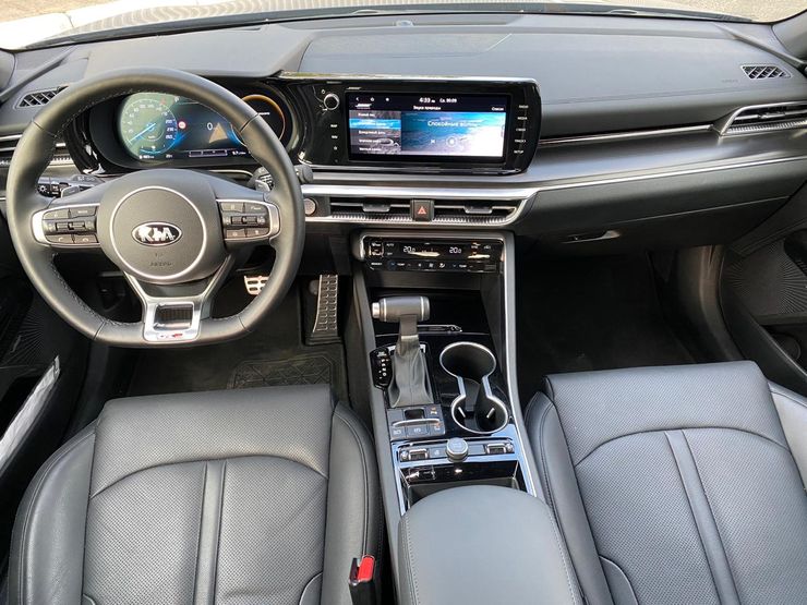Dvoe Na Odnogo Sravnitelnyj Test Kia K5 I Toyota Camry S Volkswagen Passat Avtomobili Avtovzglyad