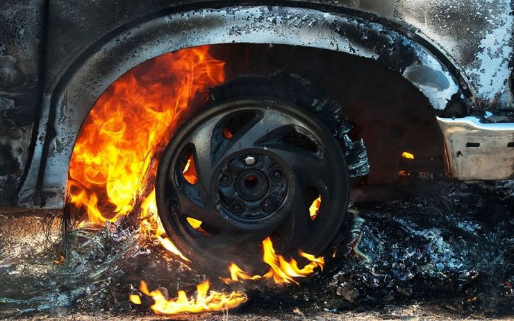 5 причин, когда исправный автомобиль может неожиданно загореться - Общество - АвтоВзгляд