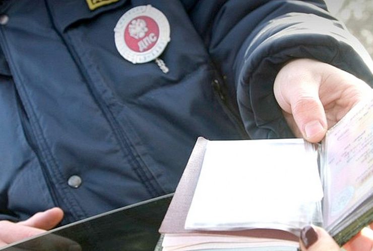 имеет ли право сотрудники дпс забрать документы