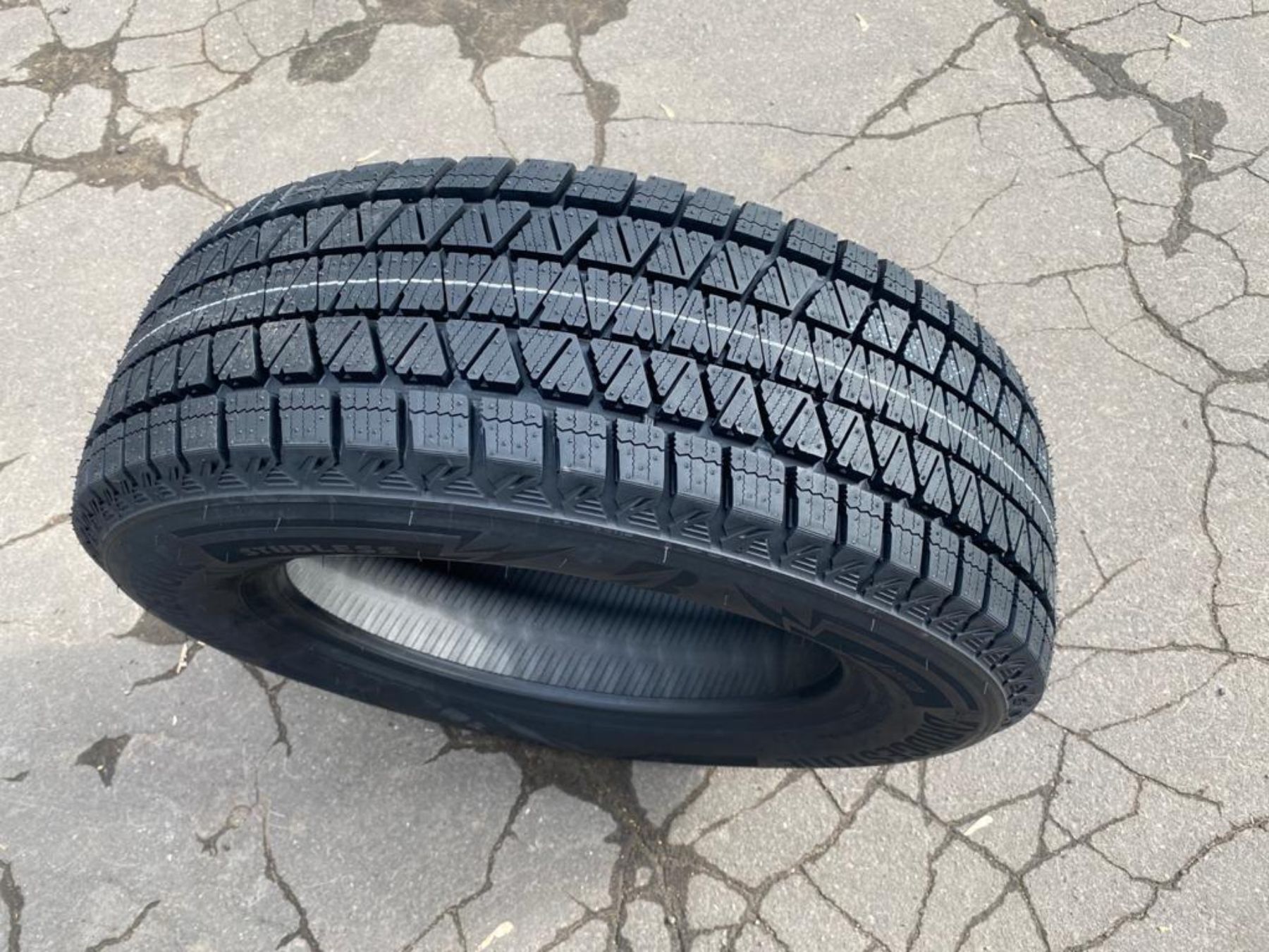 Blizzak dm. Bridgestone Blizzak DM-v3. Бриджстоун близак DM-v3. Бриджстоун близак дм-v3. Зимние шины Bridgestone Blizzak DM-v3.
