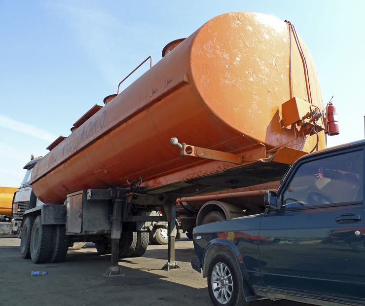 красный бензин в ссср какая марка. cb0411b1af155b7fc57e41681745bec0. красный бензин в ссср какая марка фото. красный бензин в ссср какая марка-cb0411b1af155b7fc57e41681745bec0. картинка красный бензин в ссср какая марка. картинка cb0411b1af155b7fc57e41681745bec0. Это мы с вами привыкли заправляться 92-м, 96-м, 98-м. Еще и сотый бензин появился. Многие автомобилисты уж и забыли, что был еще не так давно 76-й, пришедший к нам из советских времен. А каким бензином заправлялись наши отцы и деды в СССР?