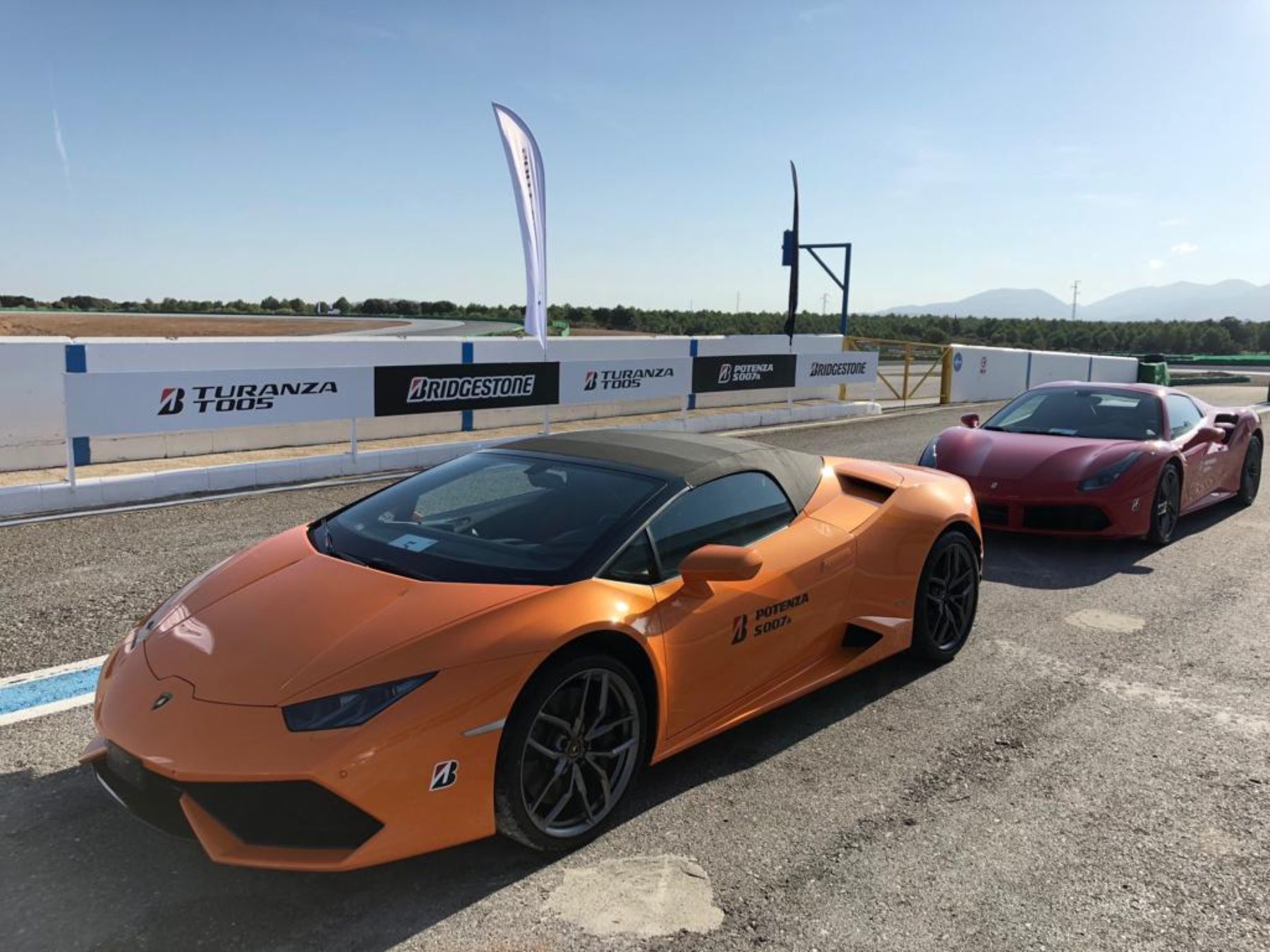 Lamborghini Huracan Ferrari 488