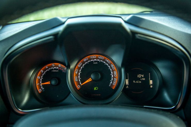 Первый тест седанов Renault Logan Stepway и Лада Весты Кросс