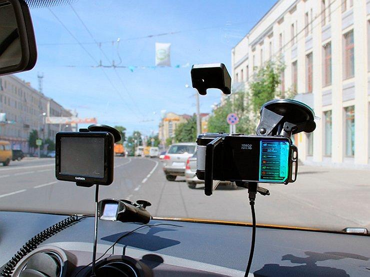 Куда лучше всего вешать видеорегистратор в автомобиле, и почему
