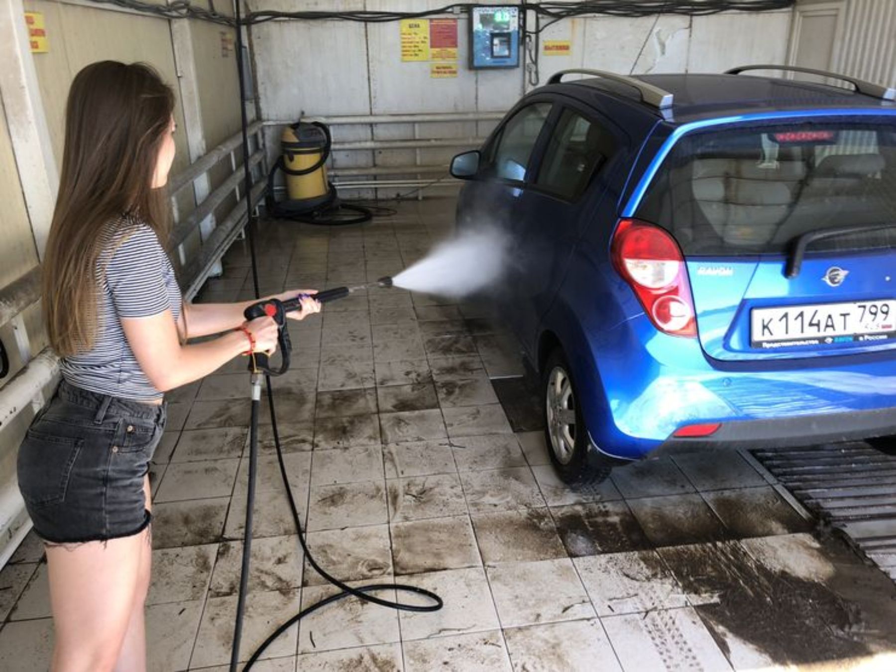 Как помыть машину на самомойке
