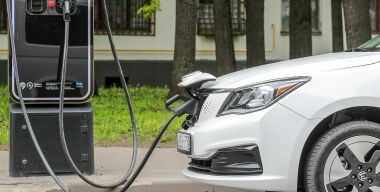 Электромобилям продлили период бесплатного проезда по скоростным дорогам России