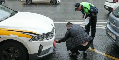 Суд запретил продавать в России рамки-перевертыши для госномеров