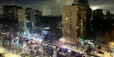 Из-за пожара в одном из домов перекрыт Красностуденческий проезд в Москве