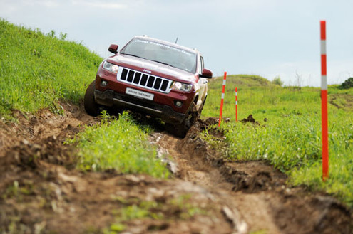 Но самое приятное, что больше газа - меньше ям» - это как раз про Wrangler. И вряд ли вы что-то в нем сломаете.