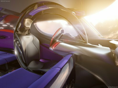 Во-первых, этот автомобиль не такой уж и компактный. Его длина – 4,8 метра, причем, в остальных измерениях он легко вышел за среднеевропейские два метра. Кроме того, в нем 9 посадочных мест, причем, каждое из них, по заверениям Citroen вполне соответствует статусным требованиям седана представительского класса. Французы назвали это салоном в стиле «лаунж», цель которого – уровнять по важности цель и сам процесс путешествия.