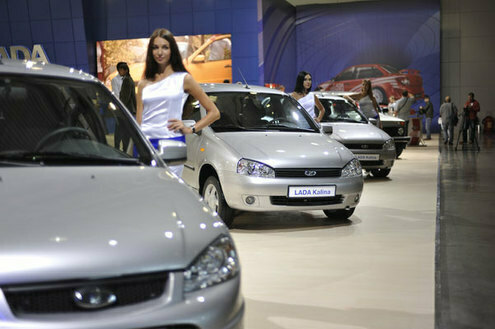  А зарубежные участники (600 фирм из 17 стран) готовы предложить не только свой товар, но и открывать новые совместные предприятия по выпуску в стране качественных автокомпонентов и оборудования. Это их желание безусловно подогревается тем, что российский авторынок и после кризиса остается одним из самых быстрорастущих в мире.