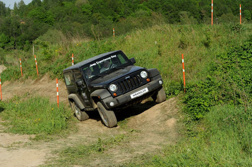 Сколько "широких" погибло на чужбине в 90-х точно, наверное, уже никто не ответит (но, что вы хотели от марки, история которой началась с армейского внедорожника?).