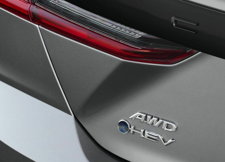 Изображение Toyota показала снимок полноприводной Camry нового поколения