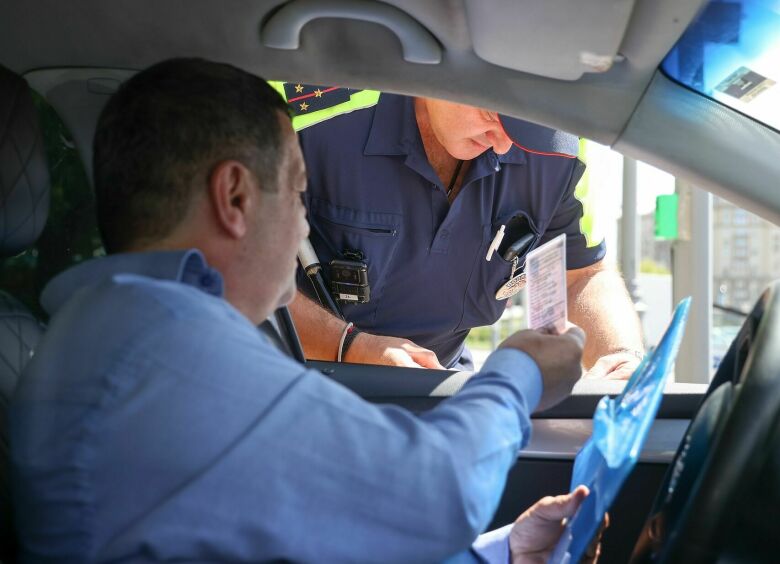 Изображение Законопроект отклонен: водителей не освободят от обязанности возить с собой СТС