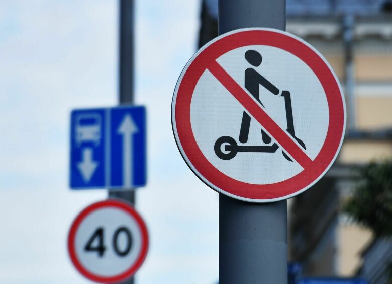 Изображение Строго 18+: несовершеннолетним могут запретить ездить на электросамокатах