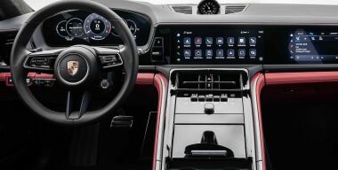 Porsche рассекретила интерьер Panamera нового поколения