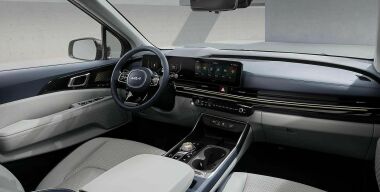 Kia рассекретила интерьер обновленного Carnival