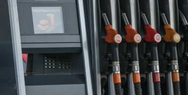 По сравнению с прошлым декабрем моторное топливо в России заметно подорожало