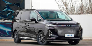 В России появились в продаже гибридные минивэны FAW Bestune M9