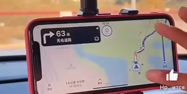 Найден самый оптимальный способ крепления телефона в салоне автомобиля