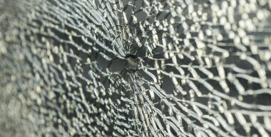 Почему так часто взрываются задние стекла на хетчбэках и универсалах