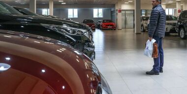 В России резко выросли продажи автомобилей старше 10 лет