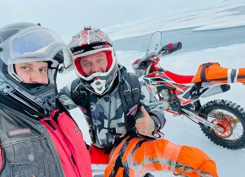 Изображение Российские путешественники первыми в мире покорили Северный полюс на мотоциклах