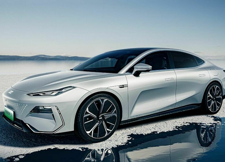 Изображение Geely показала официальные изображения седана Galaxy E8