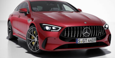 Лифтбэк Mercedes-AMG GT обновился и получил цвет за миллион рублей