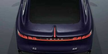 Опубликованы официальные изображения гибридной версии седана Voyah Zhuiguang