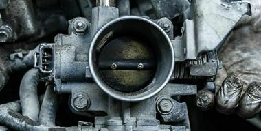 Чистить или нет: как грамотные автомеханики рекомендуют обслуживать дроссельную заслонку