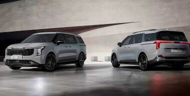 Kia презентовала обновленный минивэн Carnival