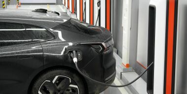 Российским владельцам китайских электромобилей обещают проблемы с законом