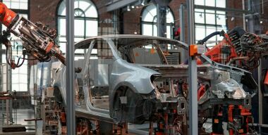 Российские автозаводы стали выпускать в два раза больше автомобилей